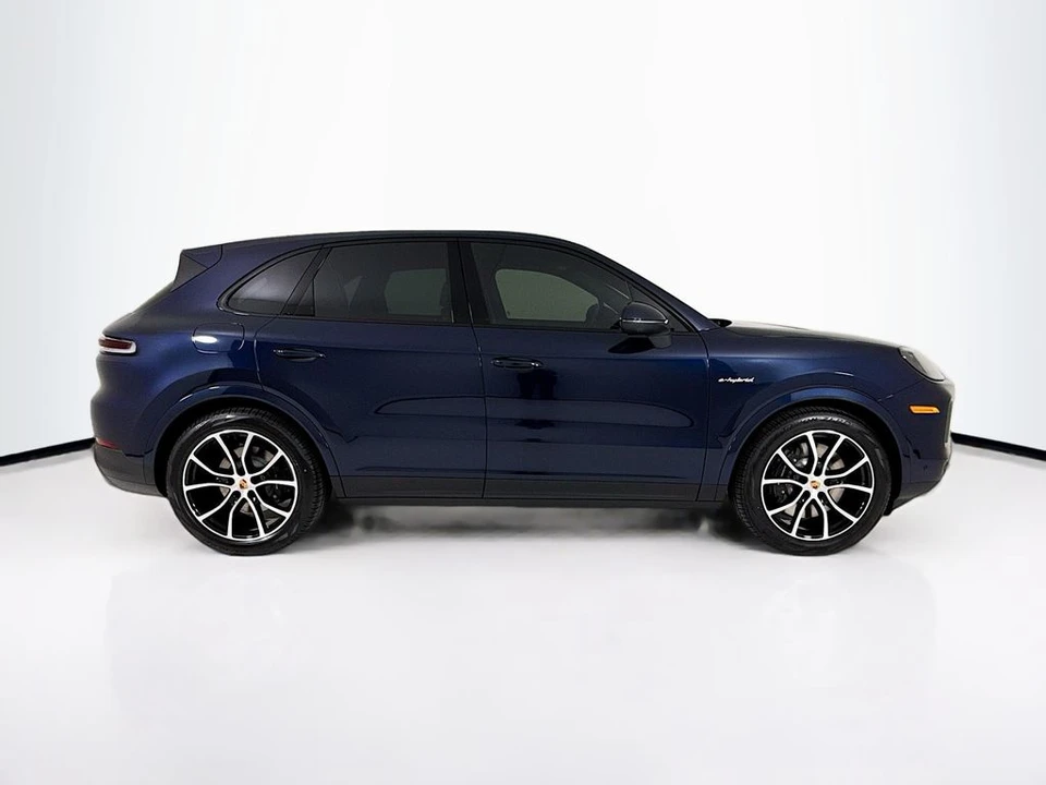 2026 Porsche 9Y0/9Y3 Cayenne - Image 8 of 31