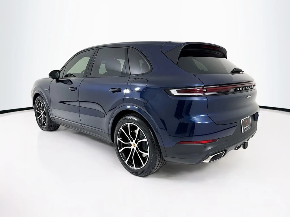 2026 Porsche 9Y0/9Y3 Cayenne - Image 3 of 31