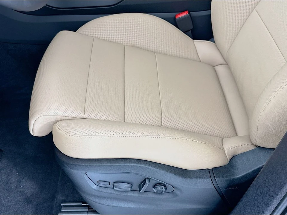2026 Porsche 9Y0/9Y3 Cayenne - Image 13 of 31