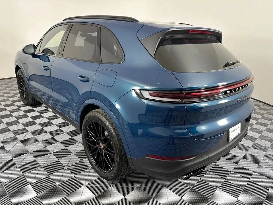 2026 Porsche 9Y0/9Y3 Cayenne - Image 3 of 5