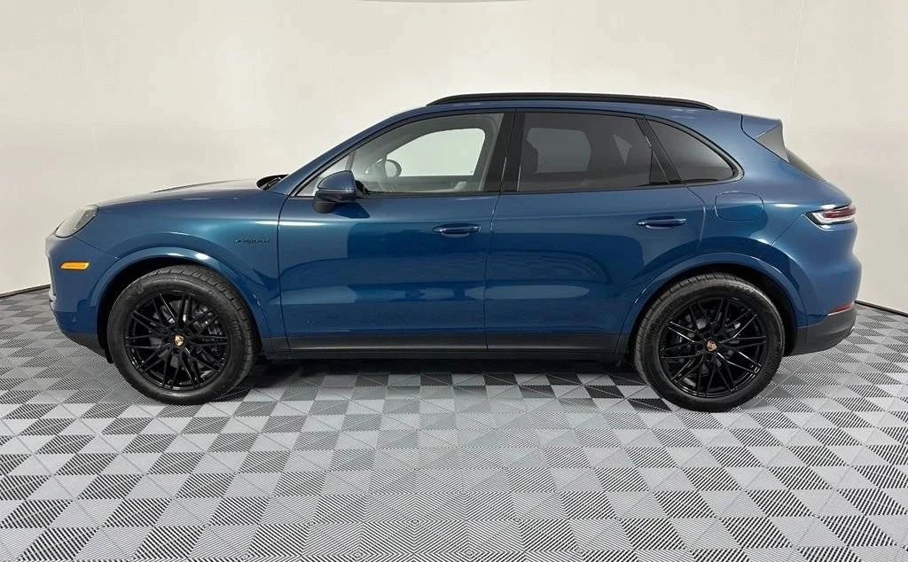 2026 Porsche 9Y0/9Y3 Cayenne - Image 2 of 5