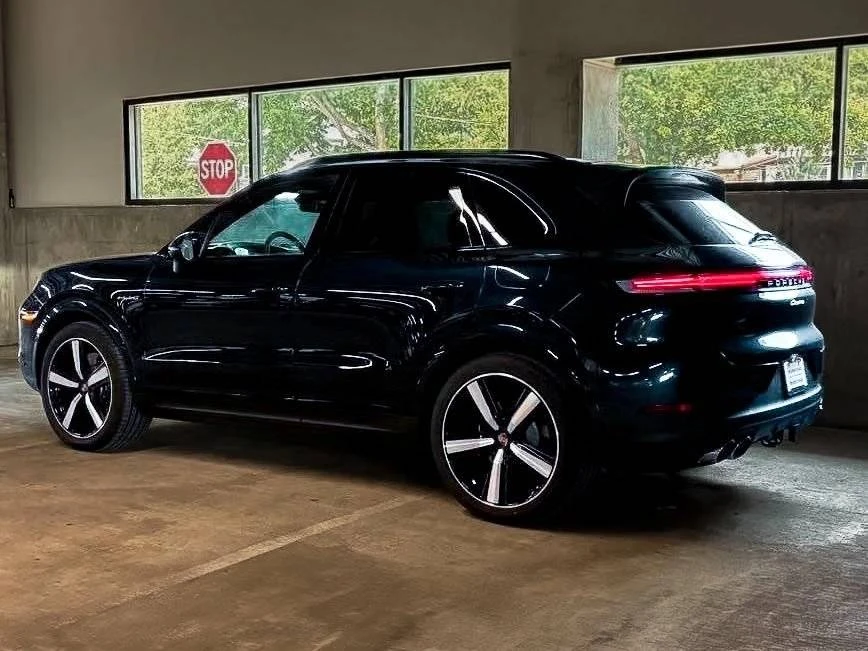 2026 Porsche 9Y0/9Y3 Cayenne - Image 2 of 5