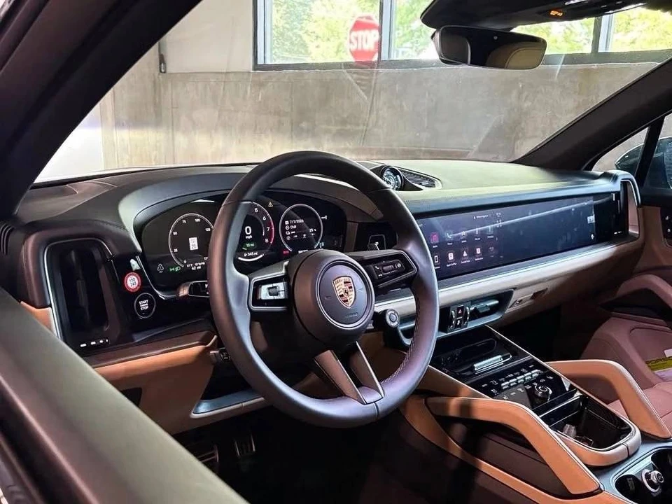 2026 Porsche 9Y0/9Y3 Cayenne - Image 4 of 5