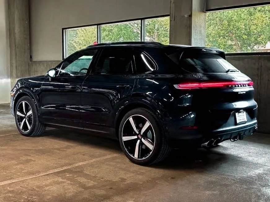 2026 Porsche 9Y0/9Y3 Cayenne - Image 3 of 5