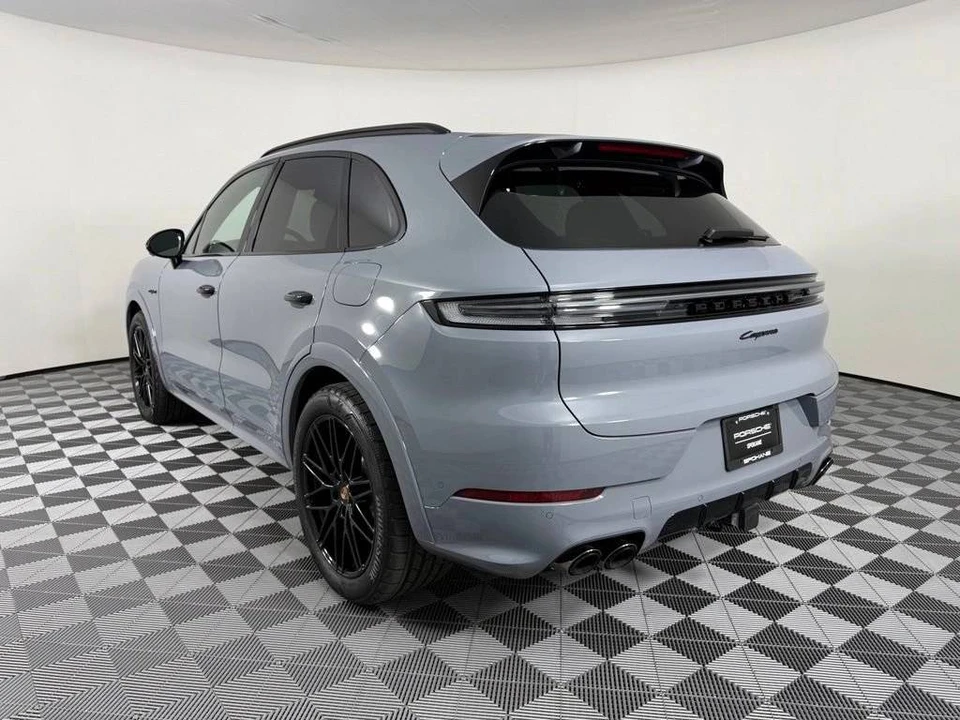 2026 Porsche 9Y0/9Y3 Cayenne - Image 3 of 4