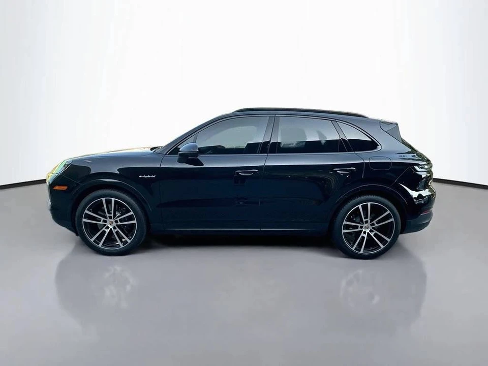 2026 Porsche 9Y0/9Y3 Cayenne - Image 2 of 4