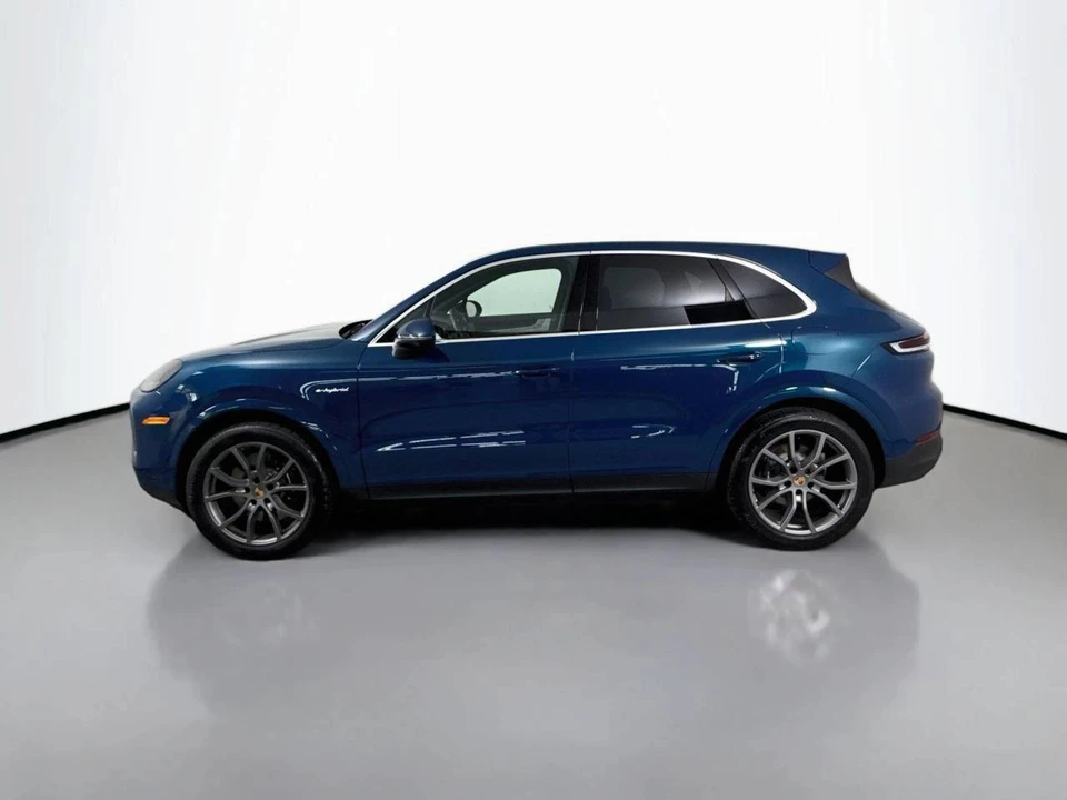 2026 Porsche 9Y0/9Y3 Cayenne - Image 2 of 5
