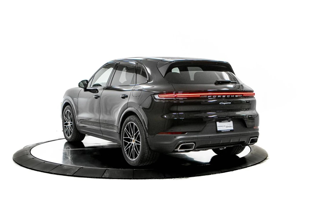 2026 Porsche 9Y0/9Y3 Cayenne - Image 3 of 5
