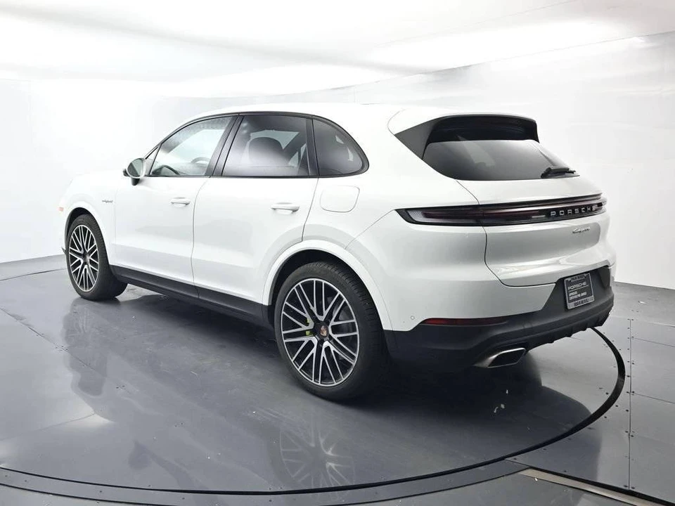 2026 Porsche 9Y0/9Y3 Cayenne - Image 3 of 4