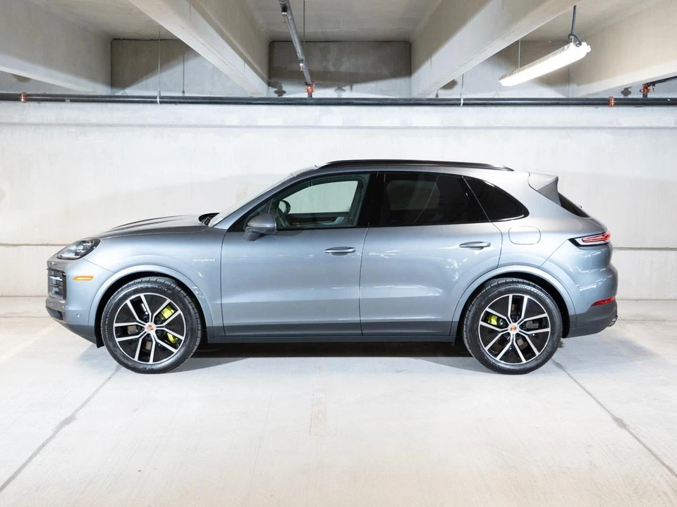 2026 Porsche 9Y0/9Y3 Cayenne - Image 2 of 30