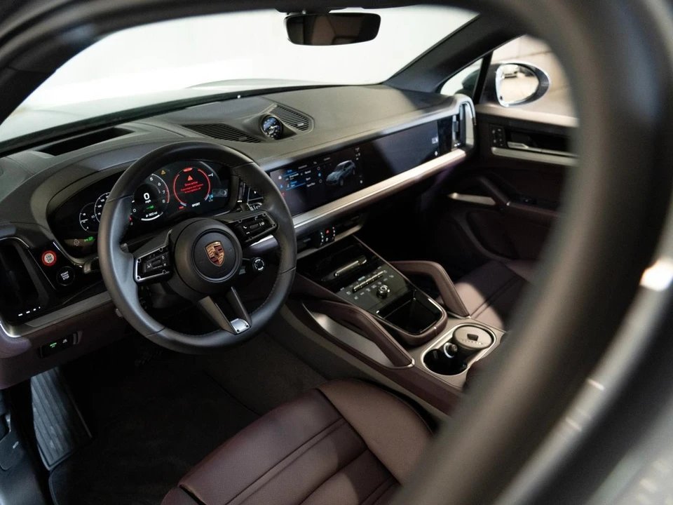 2026 Porsche 9Y0/9Y3 Cayenne - Image 4 of 30