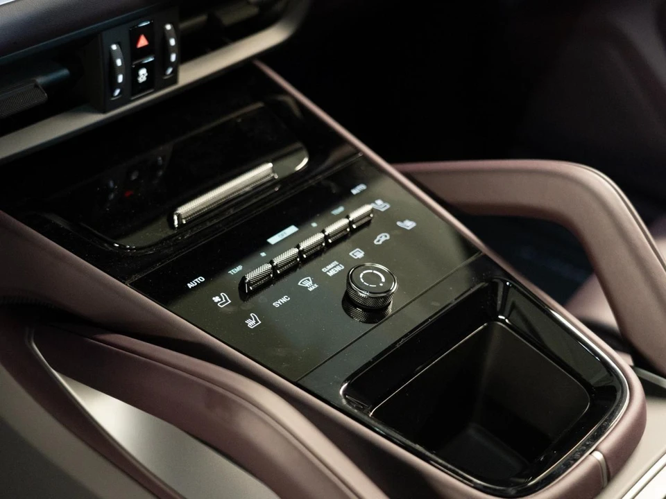 2026 Porsche 9Y0/9Y3 Cayenne - Image 22 of 30