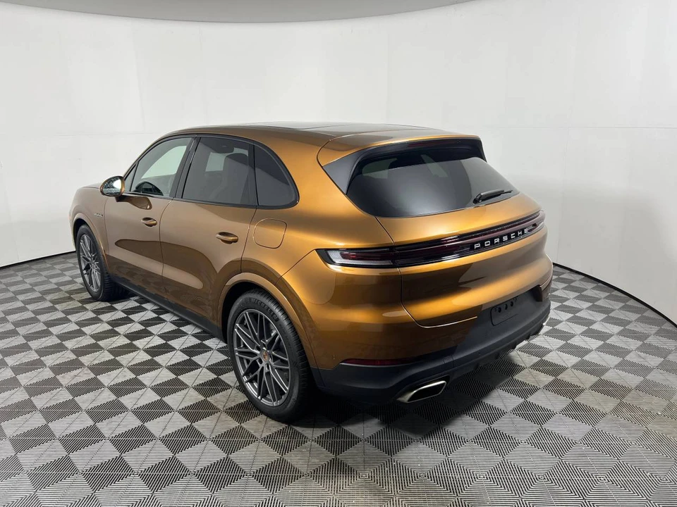2026 Porsche 9Y0/9Y3 Cayenne - Image 3 of 5
