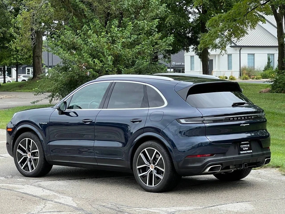 2026 Porsche 9Y0/9Y3 Cayenne - Image 3 of 4
