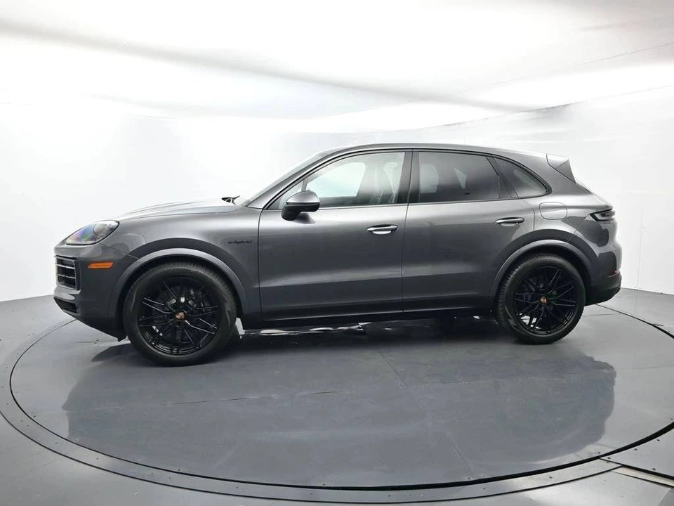 2026 Porsche 9Y0/9Y3 Cayenne - Image 2 of 5