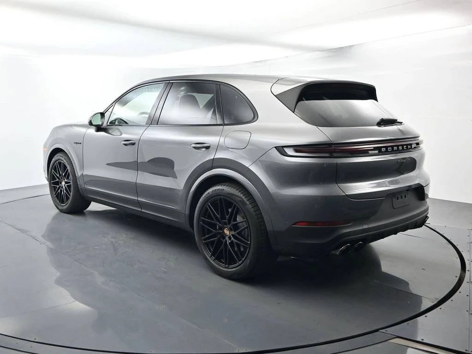 2026 Porsche 9Y0/9Y3 Cayenne - Image 3 of 5