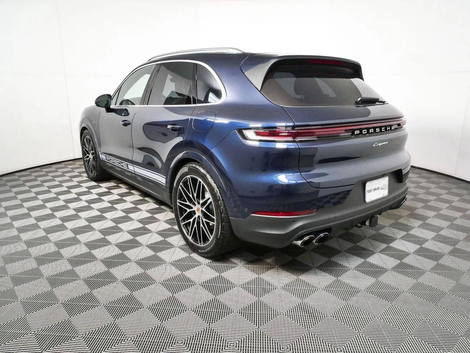 2026 Porsche 9Y0/9Y3 Cayenne - Image 3 of 4