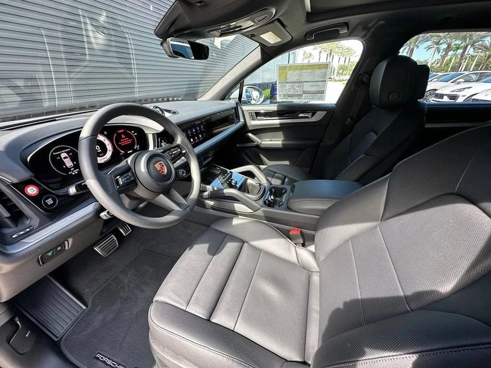 2026 Porsche 9Y0/9Y3 Cayenne - Image 4 of 5