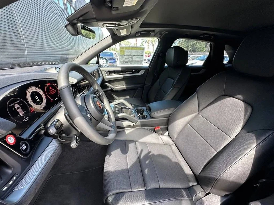 2026 Porsche 9Y0/9Y3 Cayenne - Image 5 of 5