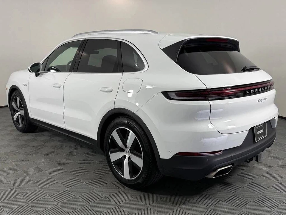 2026 Porsche 9Y0/9Y3 Cayenne - Image 3 of 5
