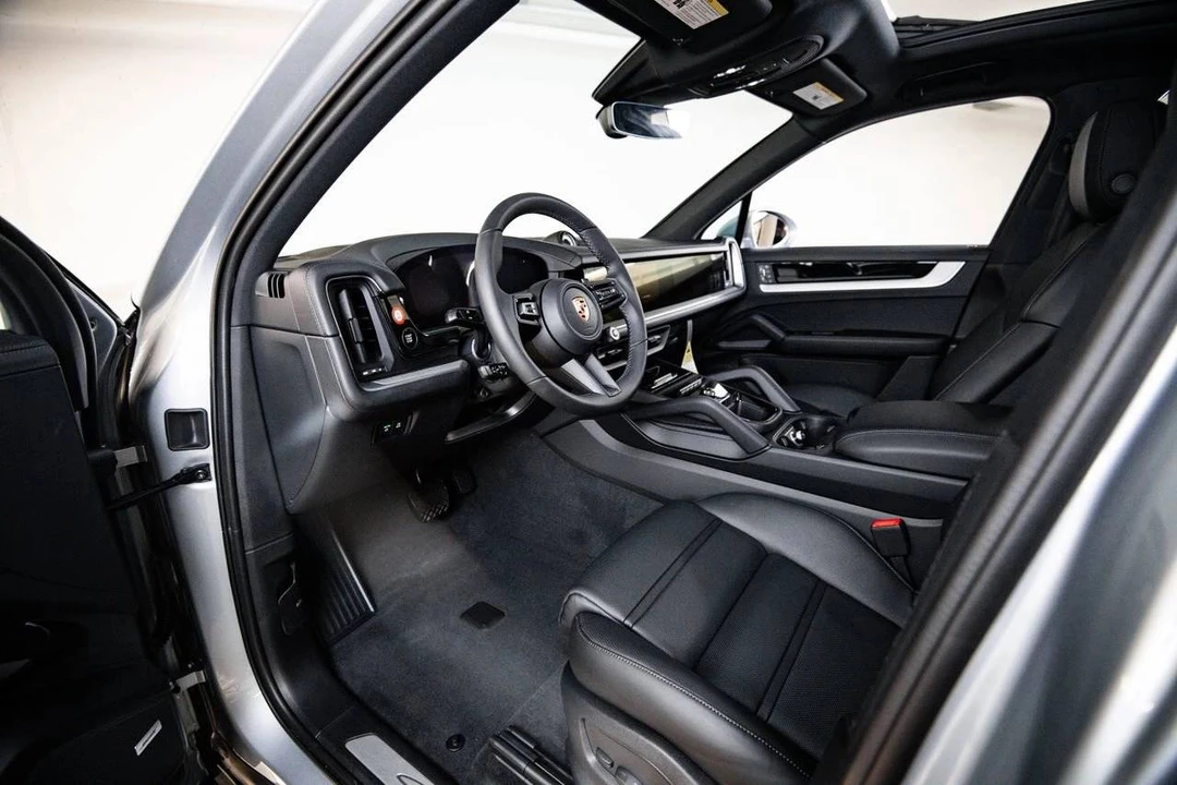 2026 Porsche 9Y0/9Y3 Cayenne - Image 4 of 5