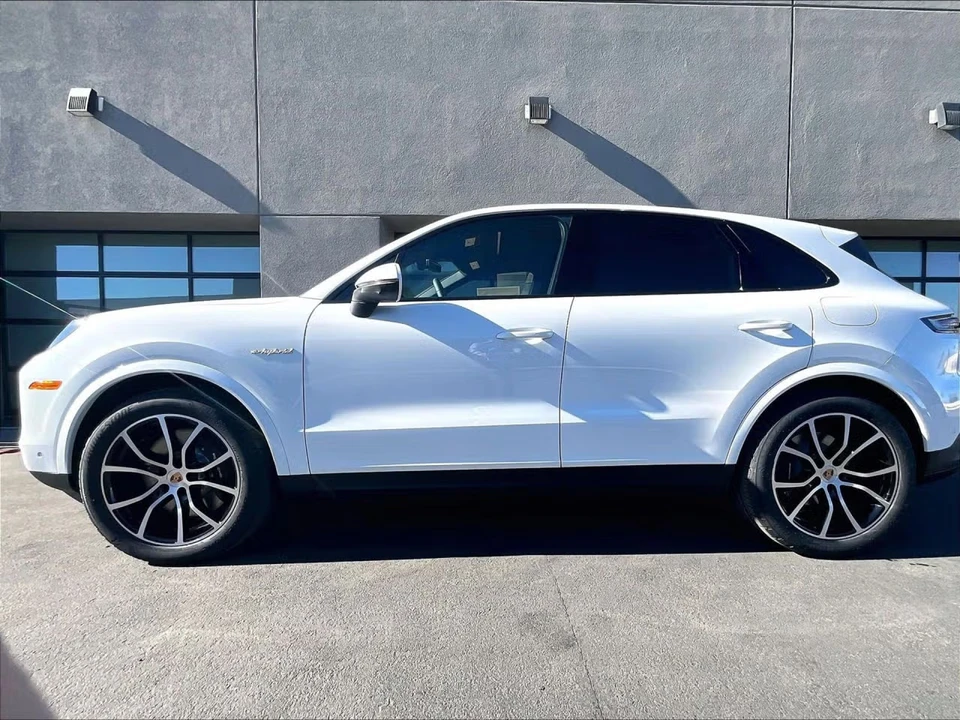 2026 Porsche 9Y0/9Y3 Cayenne - Image 12 of 31