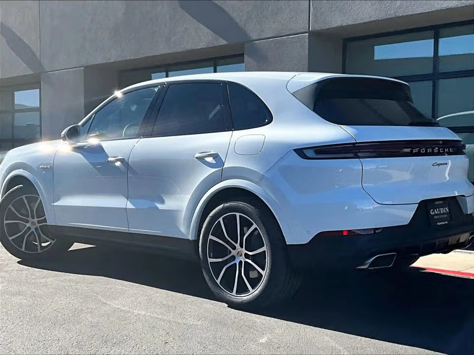 2026 Porsche 9Y0/9Y3 Cayenne - Image 19 of 31