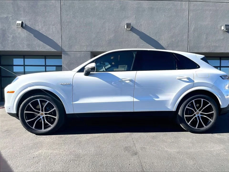 2026 Porsche 9Y0/9Y3 Cayenne - Image 11 of 31