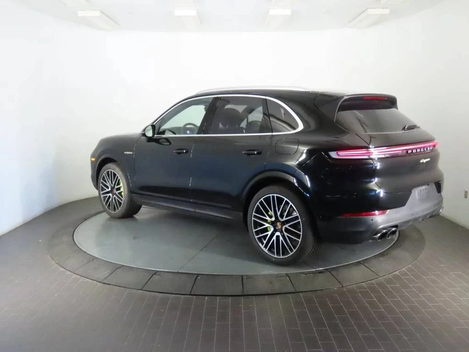 2026 Porsche 9Y0/9Y3 Cayenne - Image 3 of 5
