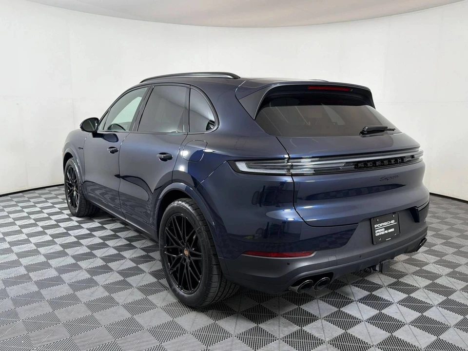 2026 Porsche 9Y0/9Y3 Cayenne - Image 3 of 5