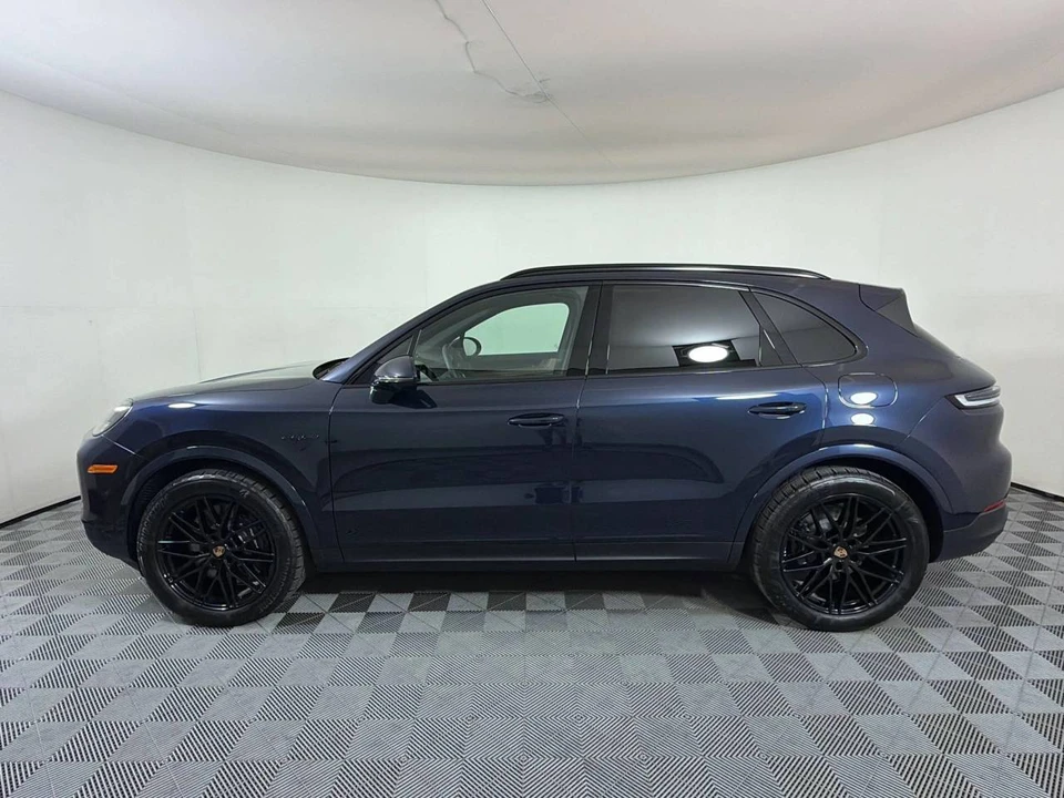 2026 Porsche 9Y0/9Y3 Cayenne - Image 2 of 5