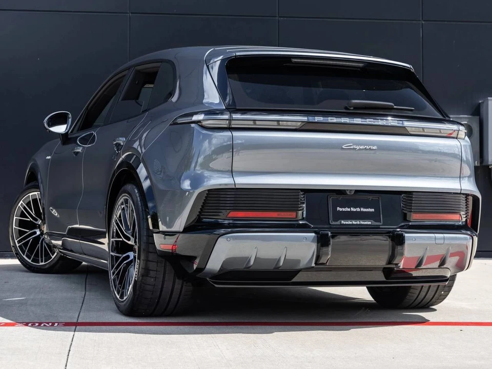 2026 Porsche Cayenne - Image 3 of 5