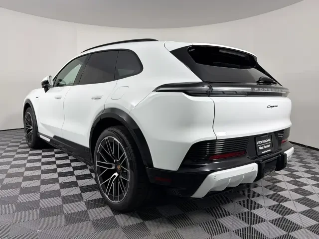 2026 Porsche 9Y0/9Y3 Cayenne - Image 22 of 31
