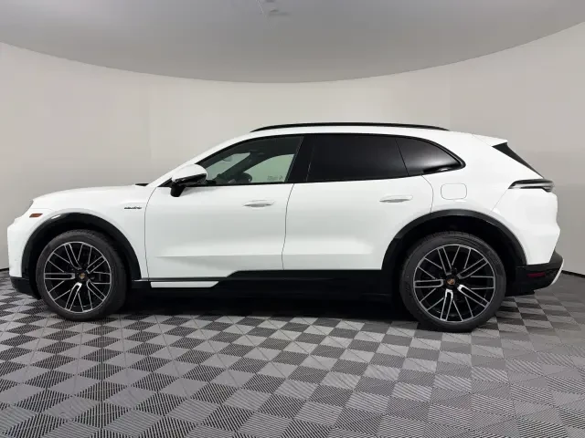 2026 Porsche 9Y0/9Y3 Cayenne - Image 14 of 31