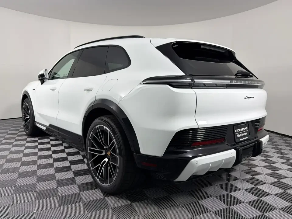 2026 Porsche 9Y0/9Y3 Cayenne - Image 23 of 31