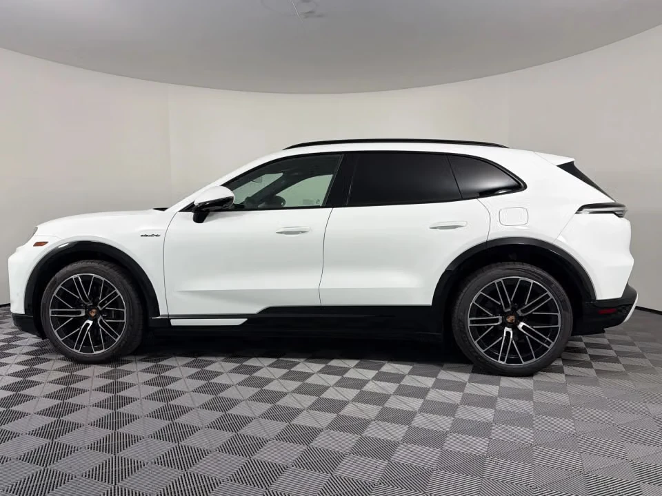 2026 Porsche 9Y0/9Y3 Cayenne - Image 11 of 31