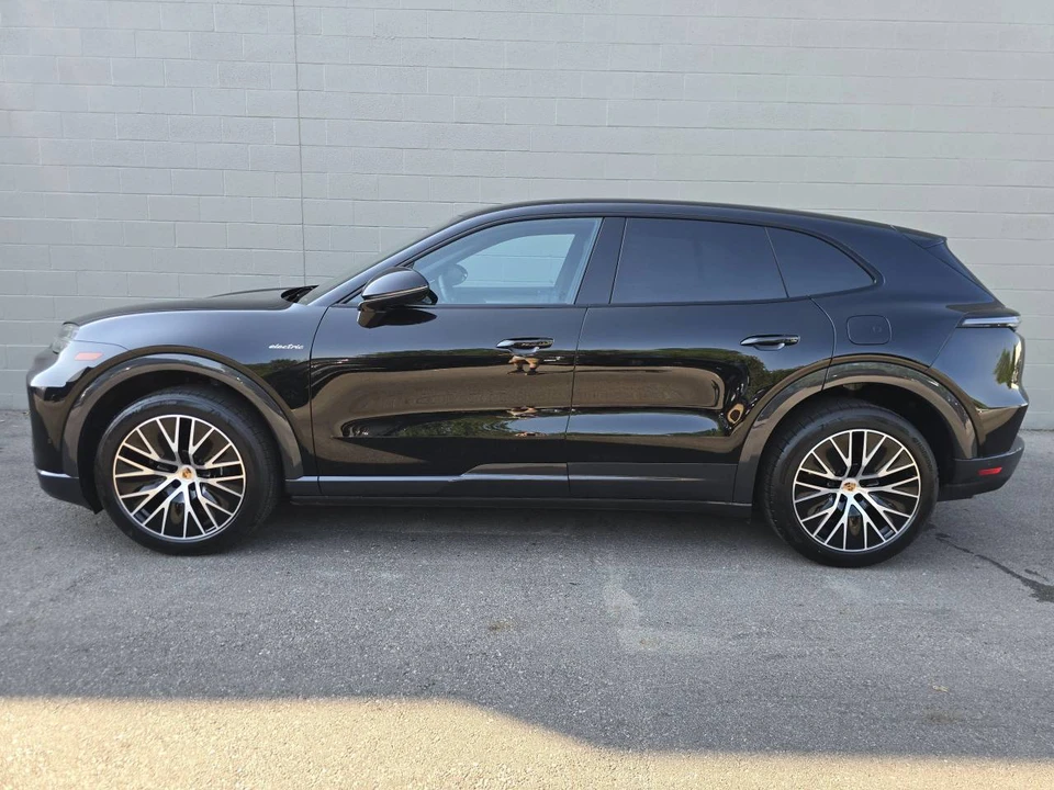 2026 Porsche Cayenne - Image 2 of 4