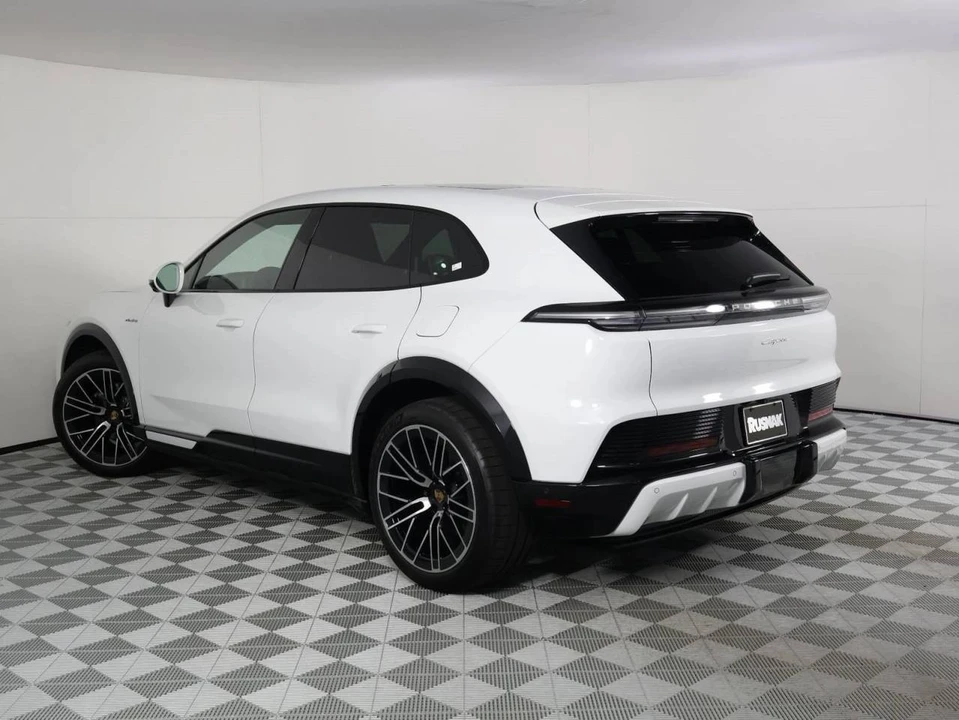 2026 Porsche 9Y0/9Y3 Cayenne - Image 3 of 5