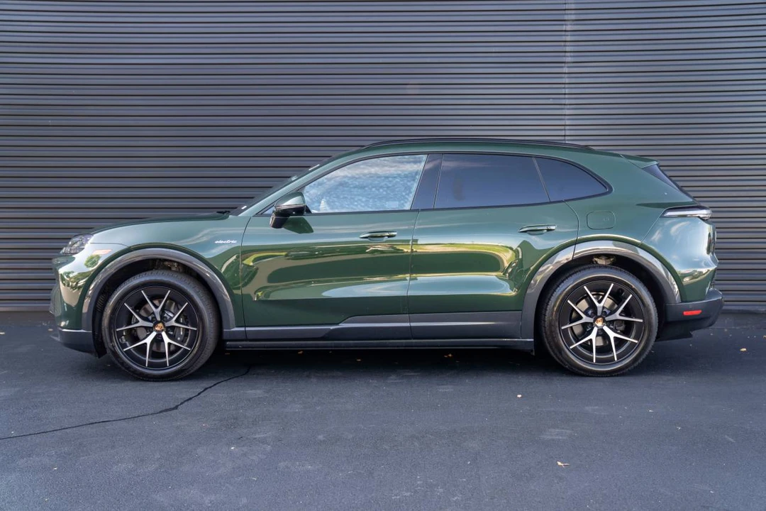 2026 Porsche Cayenne - Image 2 of 5