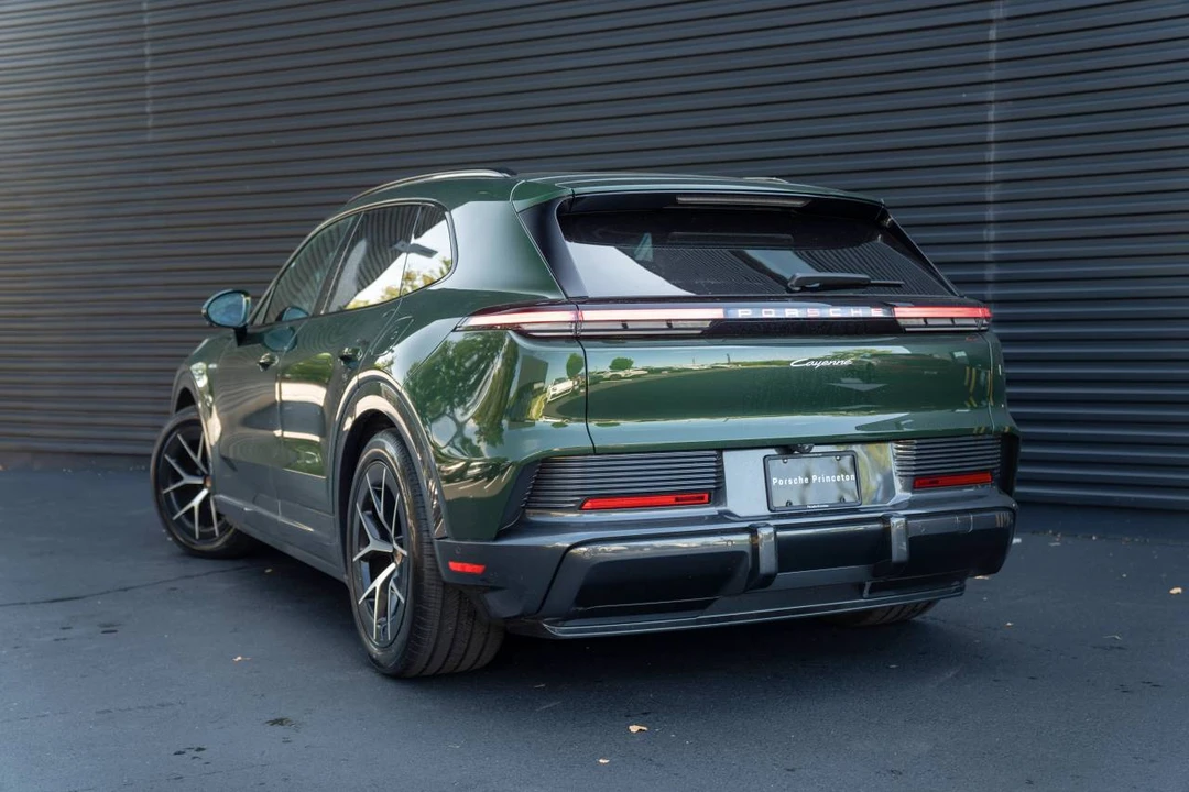 2026 Porsche Cayenne - Image 3 of 5