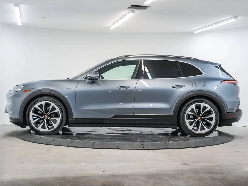 2026 Porsche 9Y0/9Y3 Cayenne - Image 2 of 4