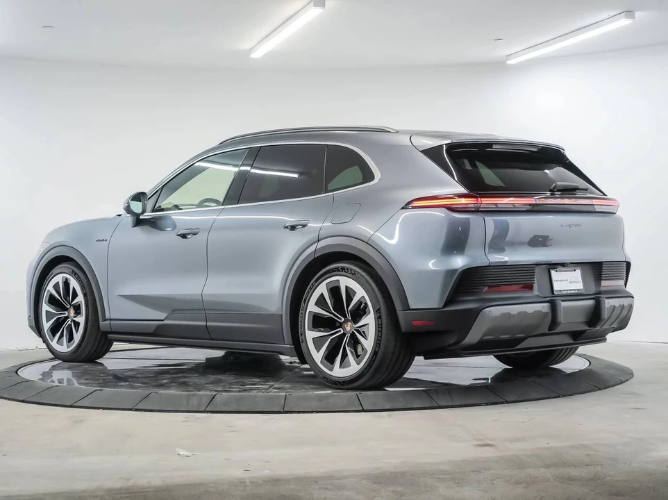 2026 Porsche 9Y0/9Y3 Cayenne - Image 3 of 4