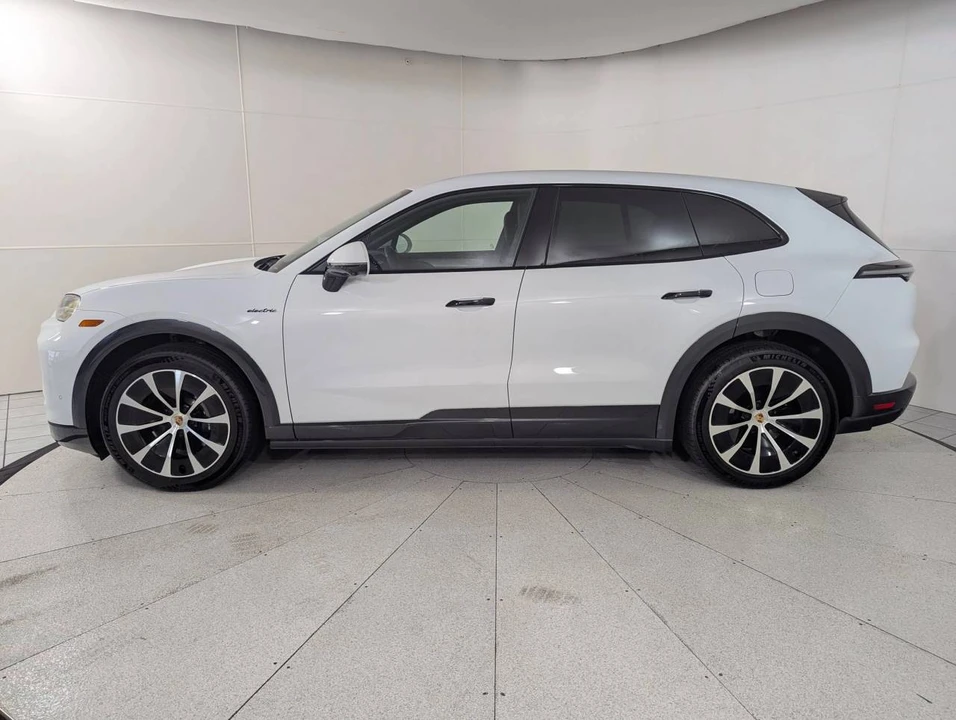 2026 Porsche 9Y0/9Y3 Cayenne - Image 2 of 4