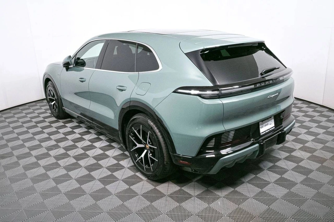 2026 Porsche Cayenne - Image 3 of 4
