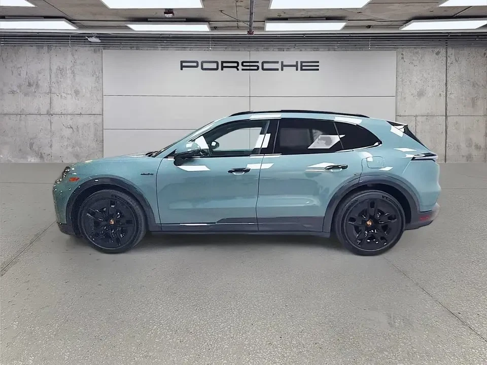2026 Porsche 9Y0/9Y3 Cayenne - Image 16 of 31
