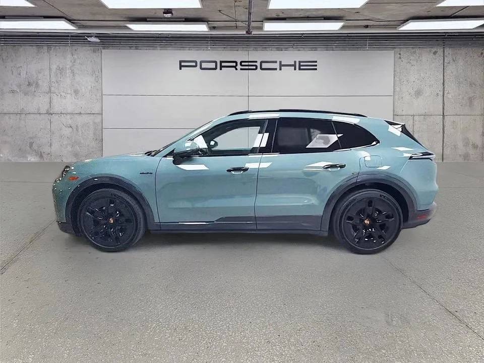 2026 Porsche 9Y0/9Y3 Cayenne - Image 12 of 31
