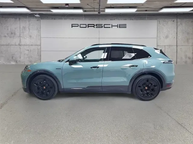 2026 Porsche 9Y0/9Y3 Cayenne - Image 14 of 31