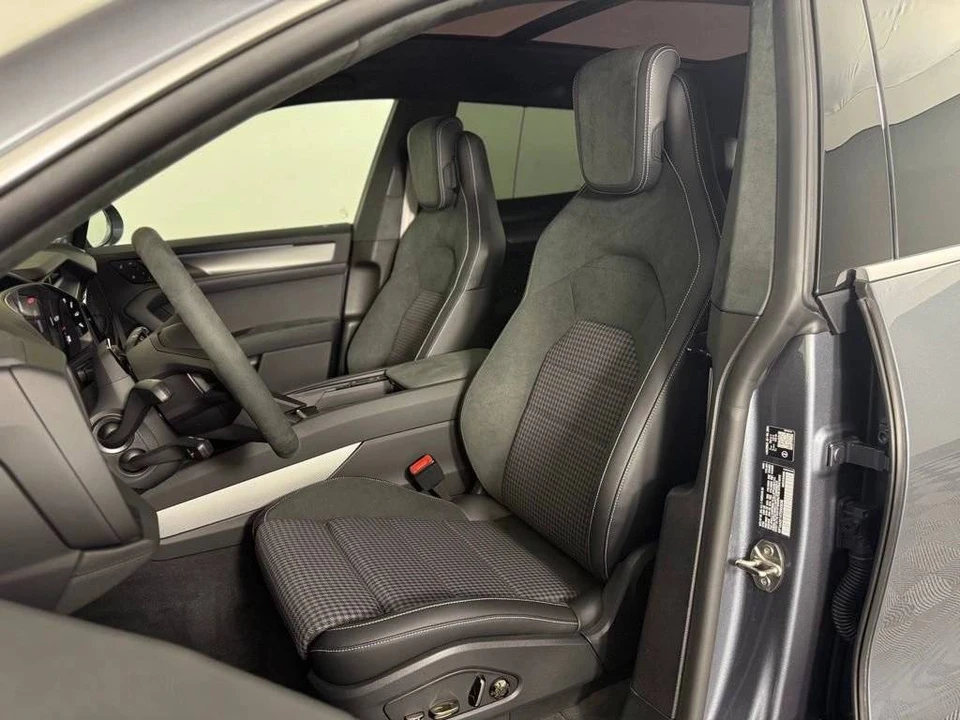 2026 Porsche Cayenne - Image 5 of 5