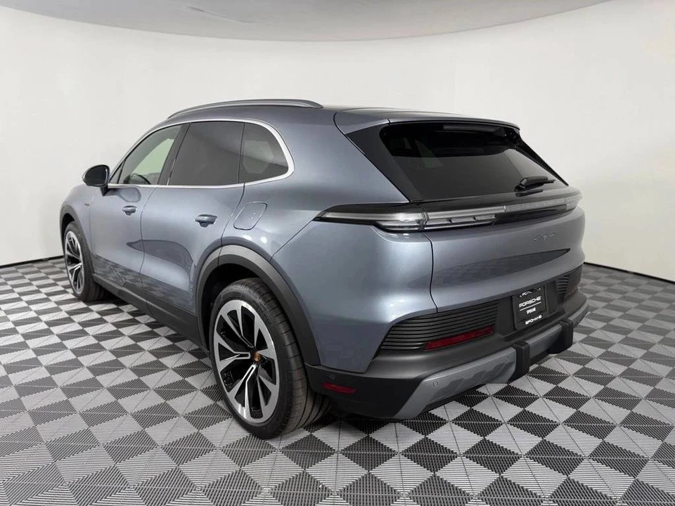2026 Porsche Cayenne - Image 3 of 5