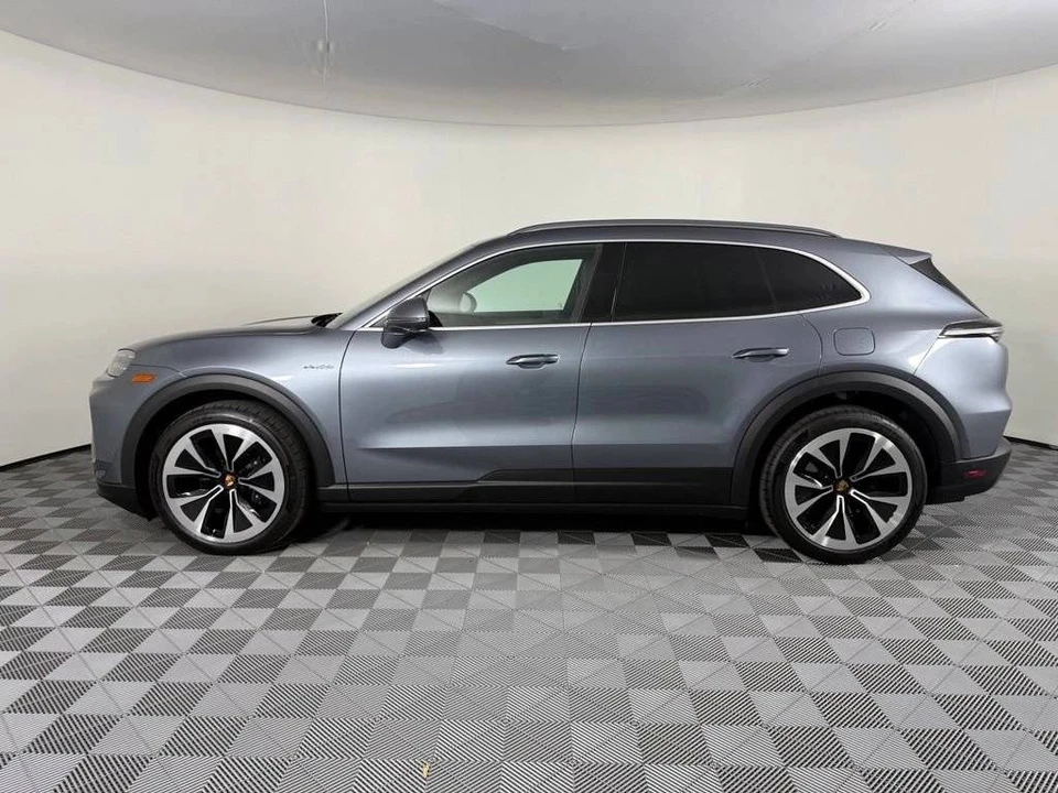 2026 Porsche Cayenne - Image 2 of 5